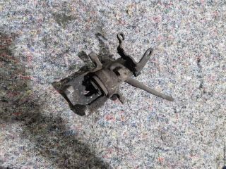 bontott SKODA OCTAVIA III Bal hátsó Féknyereg Munkahengerrel