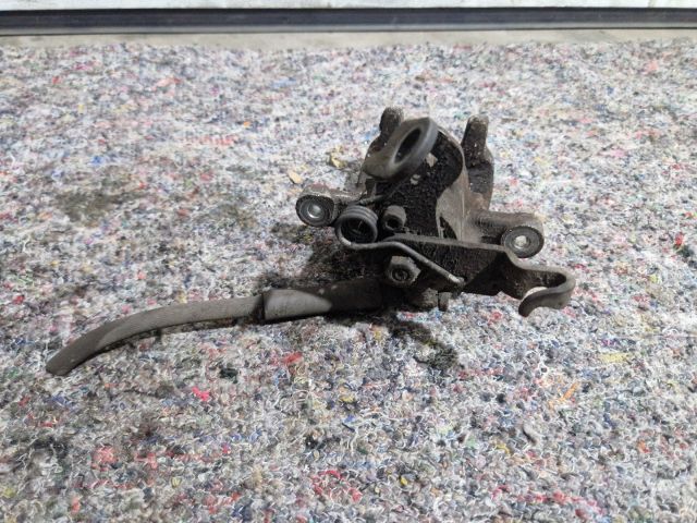 bontott SKODA OCTAVIA III Bal hátsó Féknyereg Munkahengerrel