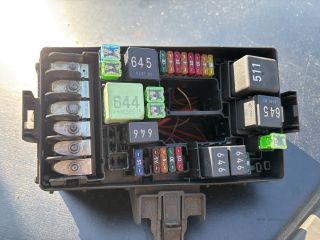 bontott SKODA OCTAVIA III Biztosítéktábla Motortér