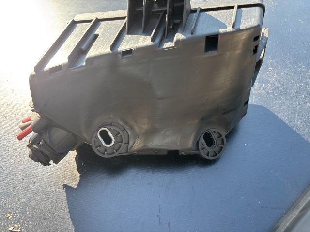 bontott SKODA OCTAVIA III Biztosítéktábla Motortér