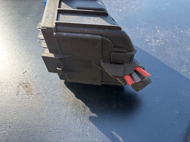 bontott SKODA OCTAVIA III Biztosítéktábla Motortér