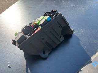 bontott SKODA OCTAVIA III Biztosítéktábla Motortér