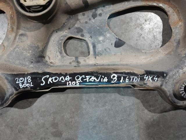 bontott SKODA OCTAVIA III Első Bölcső