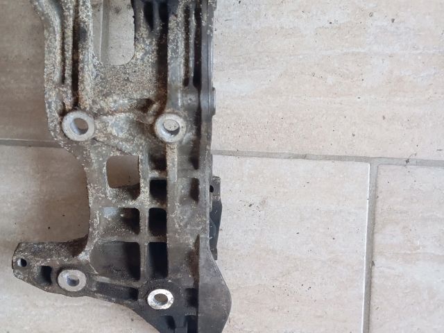 bontott SKODA OCTAVIA III Generátor Tartó Bak