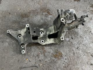 bontott SKODA OCTAVIA III Generátor Tartó Bak