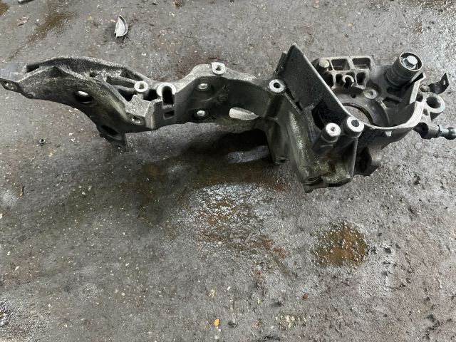 bontott SKODA OCTAVIA III Generátor Tartó Bak