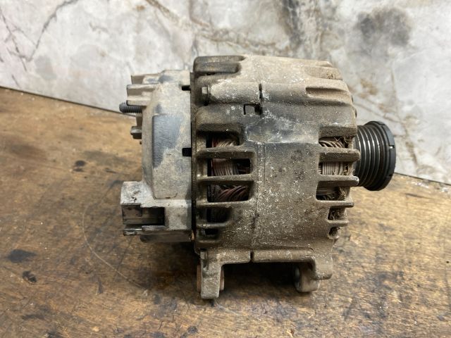 bontott SKODA OCTAVIA III Generátor