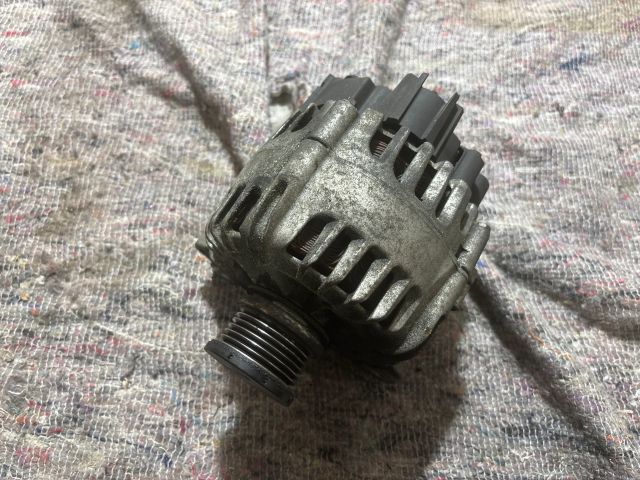 bontott SKODA OCTAVIA III Generátor