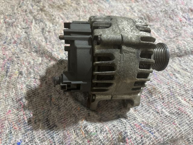 bontott SKODA OCTAVIA III Generátor