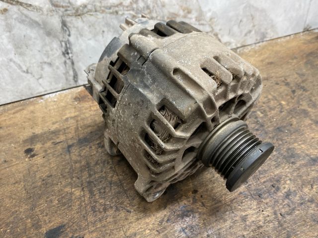 bontott SKODA OCTAVIA III Generátor