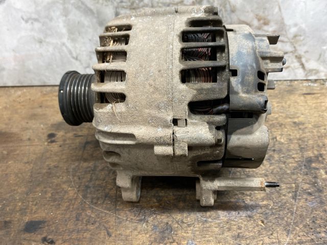 bontott SKODA OCTAVIA III Generátor