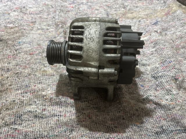 bontott SKODA OCTAVIA III Generátor