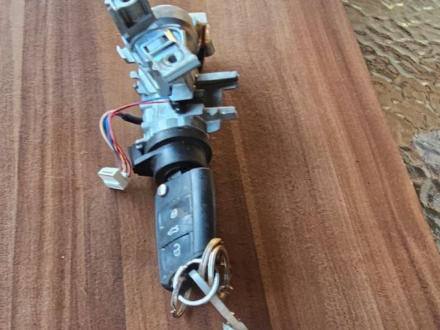 bontott SKODA OCTAVIA III Gyújtáskapcsoló Házzal