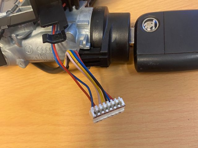 bontott SKODA OCTAVIA III Gyújtáskapcsoló Házzal