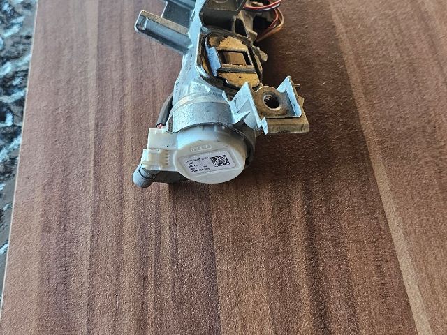 bontott SKODA OCTAVIA III Gyújtáskapcsoló Házzal