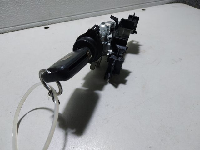 bontott SKODA OCTAVIA III Gyújtáskapcsoló Házzal