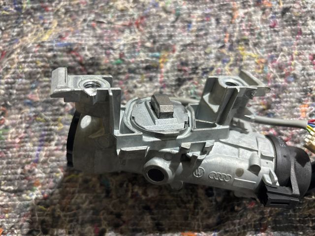 bontott SKODA OCTAVIA III Gyújtáskapcsoló Házzal