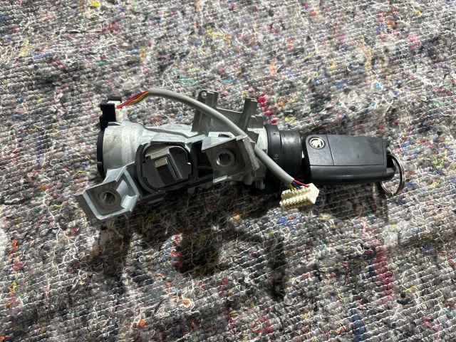 bontott SKODA OCTAVIA III Gyújtáskapcsoló Házzal