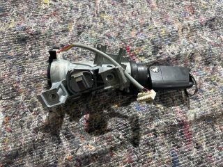 bontott SKODA OCTAVIA III Gyújtáskapcsoló Házzal