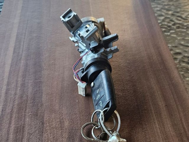 bontott SKODA OCTAVIA III Gyújtáskapcsoló Házzal