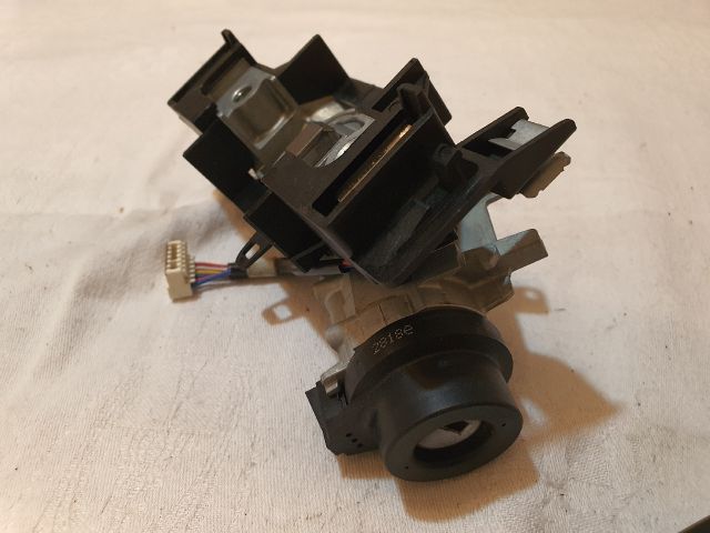 bontott SKODA OCTAVIA III Gyújtáskapcsoló Házzal