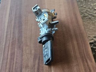 bontott SKODA OCTAVIA III Gyújtáskapcsoló Házzal