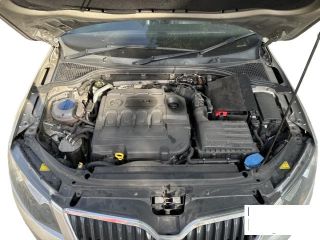 bontott SKODA OCTAVIA III Hengerfej Vízkivezető