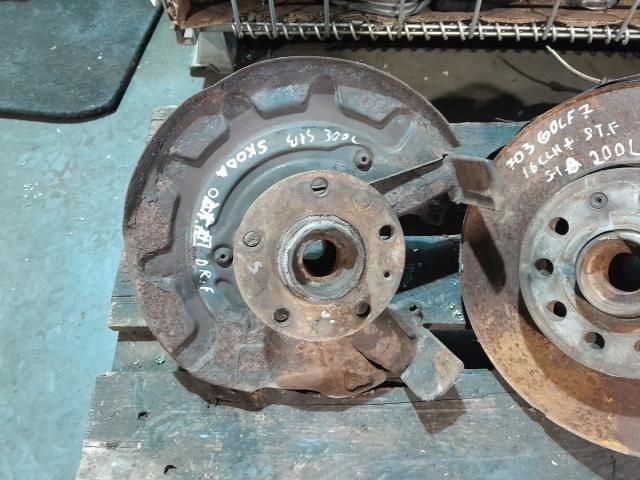 bontott SKODA OCTAVIA III Jobb első Csonkállvány