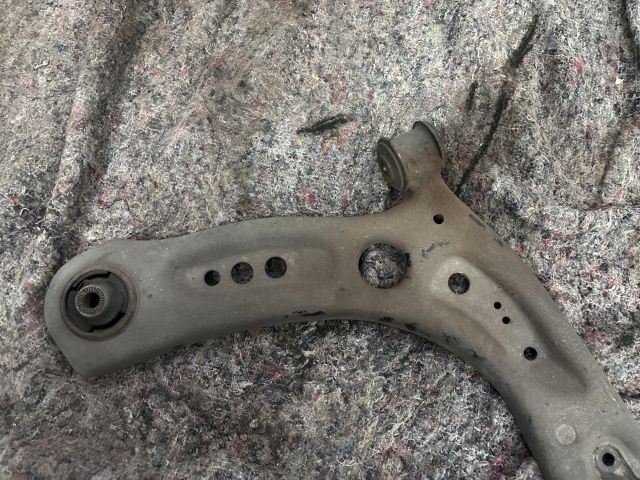 bontott SKODA OCTAVIA III Jobb első Lengőkar