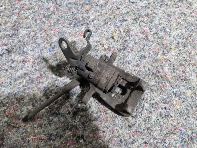 bontott SKODA OCTAVIA III Jobb hátsó Féknyereg Munkahengerrel