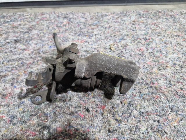 bontott SKODA OCTAVIA III Jobb hátsó Féknyereg Munkahengerrel