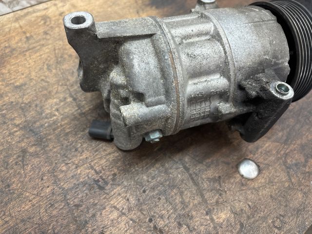 bontott SKODA OCTAVIA III Klímakompresszor