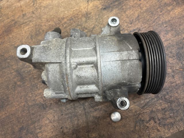 bontott SKODA OCTAVIA III Klímakompresszor