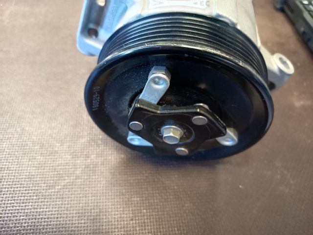 bontott SKODA OCTAVIA III Klímakompresszor