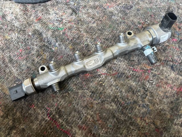 bontott SKODA OCTAVIA III Közösnyomócső