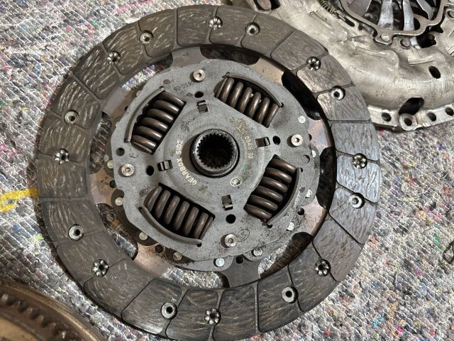 bontott SKODA OCTAVIA III Kuplung Szett Lendkerékkel