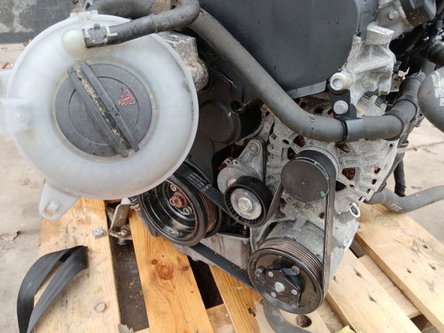 bontott SKODA OCTAVIA III Motor (Fűzött blokk hengerfejjel)