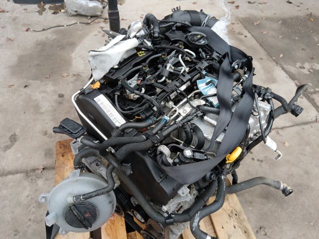 bontott SKODA OCTAVIA III Motor (Fűzött blokk hengerfejjel)