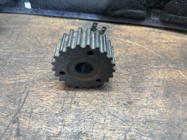 bontott SKODA OCTAVIA III Nagynyomású Szivattyú Bordáskerék / Lánckerék