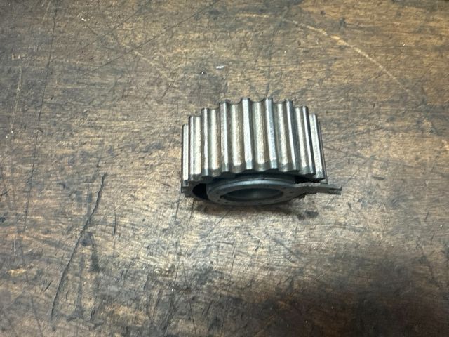 bontott SKODA OCTAVIA III Nagynyomású Szivattyú Bordáskerék / Lánckerék