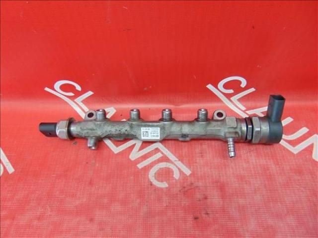 bontott SKODA OCTAVIA III Porlasztó Sor / Híd