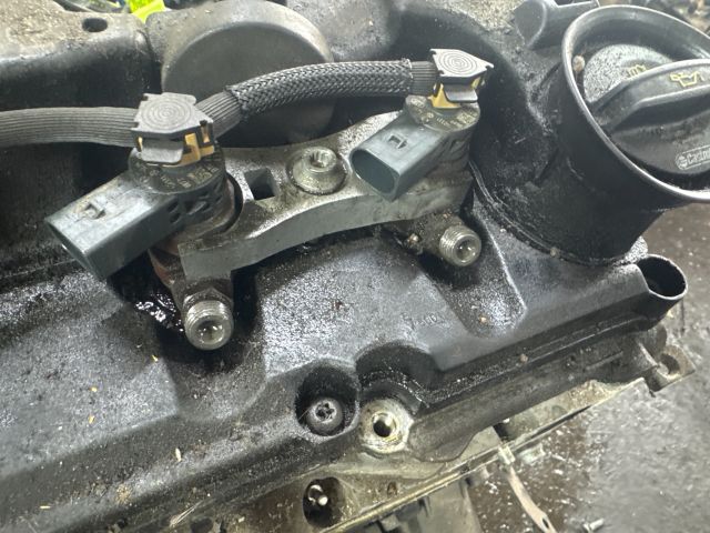 bontott SKODA OCTAVIA III Porlasztó Sor / Híd