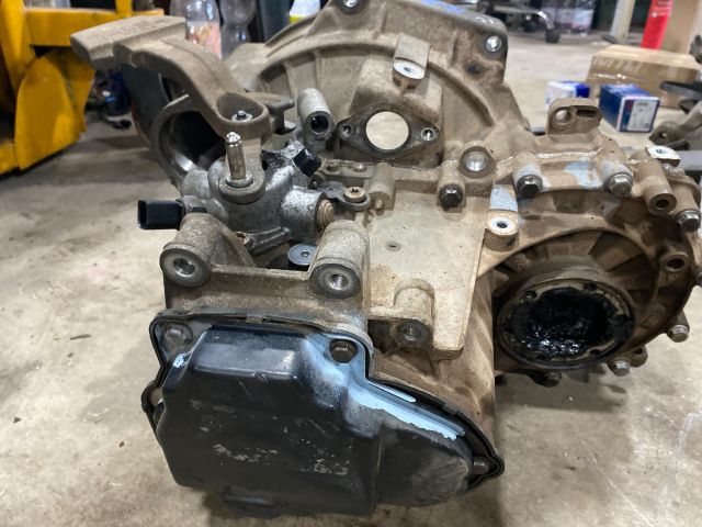 bontott SKODA OCTAVIA III Váltó (Mechanikus)