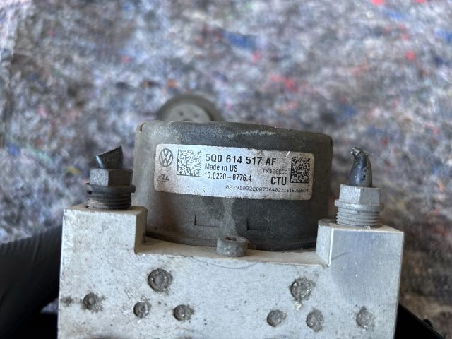 bontott SKODA OCTAVIA III ABS Kocka