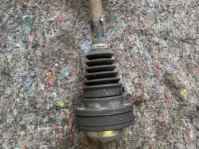 bontott SKODA OCTAVIA III Bal Féltengely