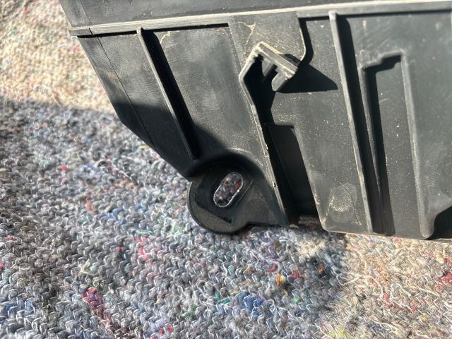 bontott SKODA OCTAVIA III Biztosítéktábla Motortér