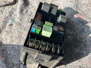 bontott SKODA OCTAVIA III Biztosítéktábla Motortér