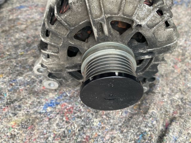 bontott SKODA OCTAVIA III Generátor