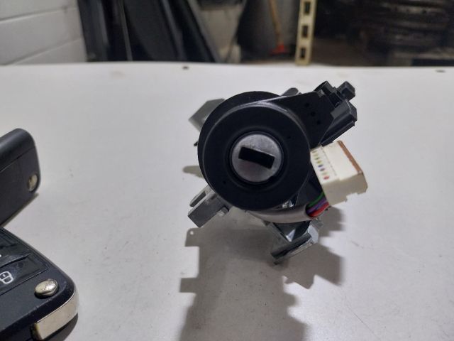 bontott SKODA OCTAVIA III Gyújtáskapcsoló Házzal