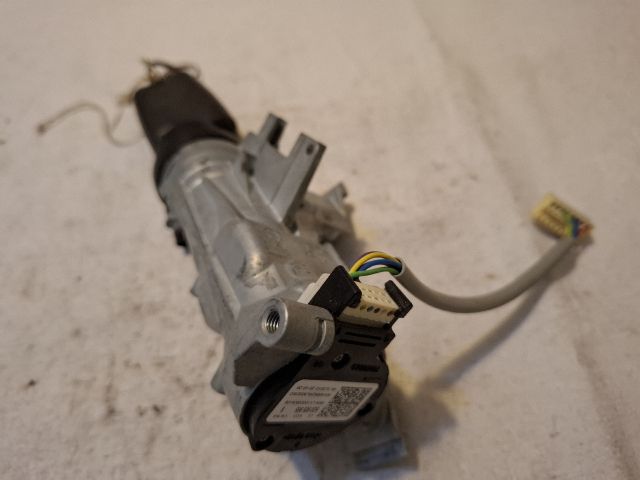 bontott SKODA OCTAVIA III Gyújtáskapcsoló Házzal